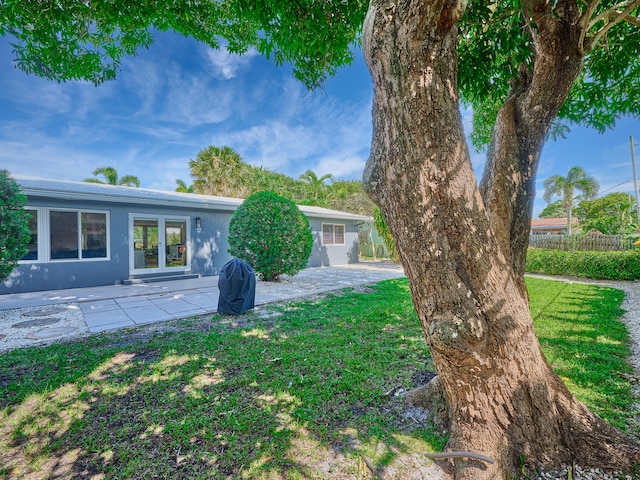 view of yard featuring a patio