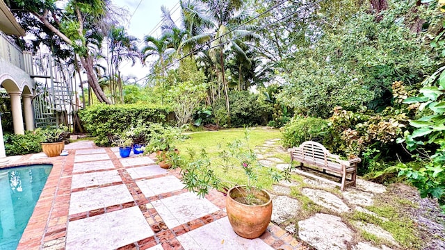 view of yard with a patio area