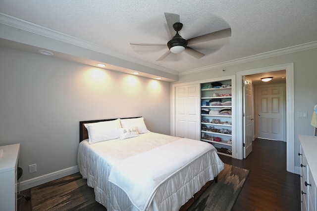 bedroom featuring ceiling fan, ornamental molding, a textured ceiling, and dark hardwood / wood-style floors