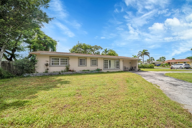 single story home featuring a front lawn