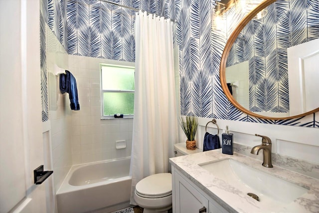 full bathroom featuring shower / bathtub combination with curtain, vanity, and toilet