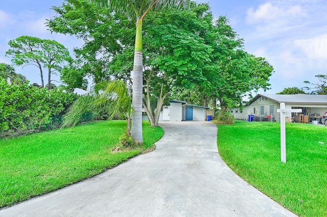 view of front of home featuring a front yard