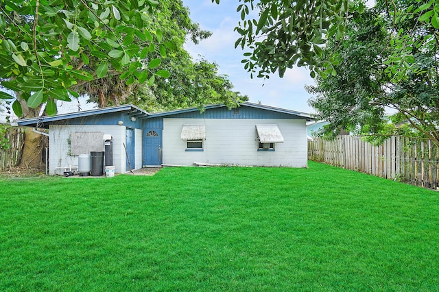 back of house featuring a yard