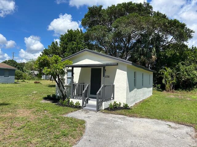 bungalow featuring a front yard and covered porch