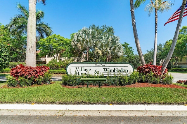 view of community / neighborhood sign