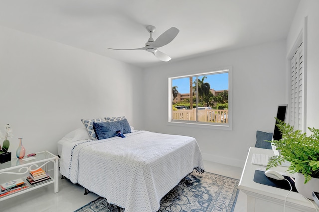 bedroom with ceiling fan