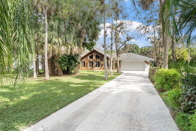 view of front facade featuring a garage and a front yard