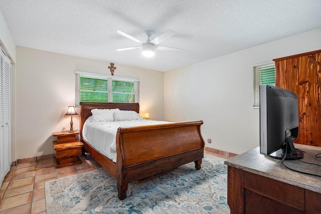 bedroom featuring a textured ceiling, a closet, and ceiling fan