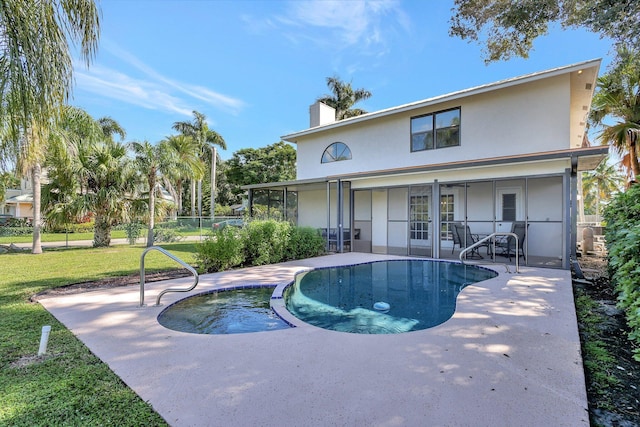 view of pool featuring an in ground hot tub, a patio area, and a lawn