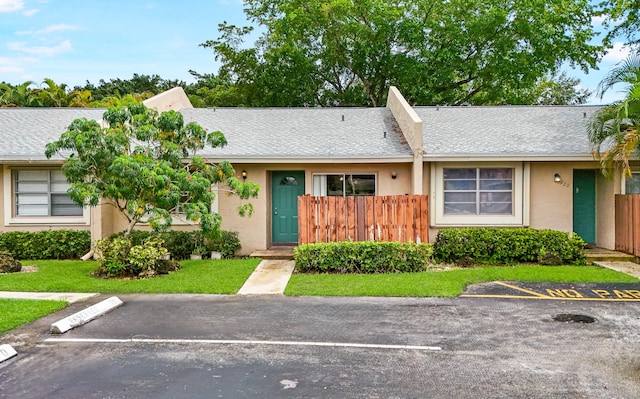 view of front of house with a front lawn