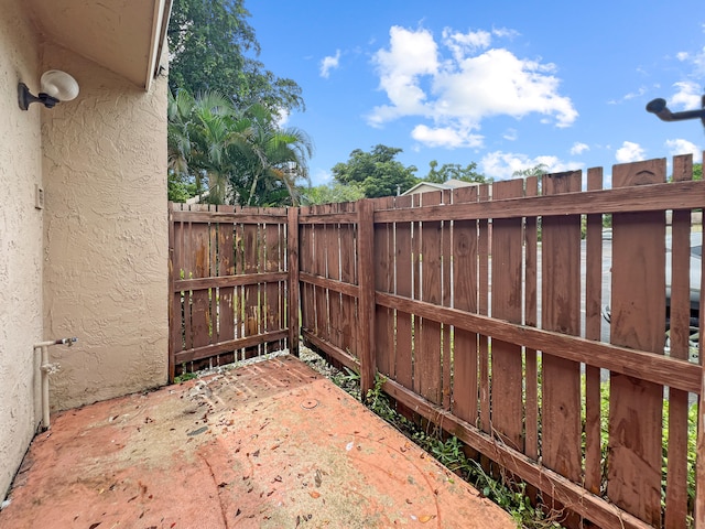 view of yard with a patio area