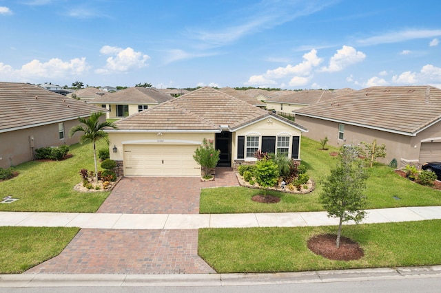 view of front facade featuring a garage and a front lawn