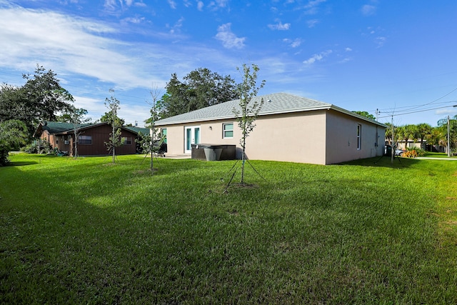 back of house featuring a lawn