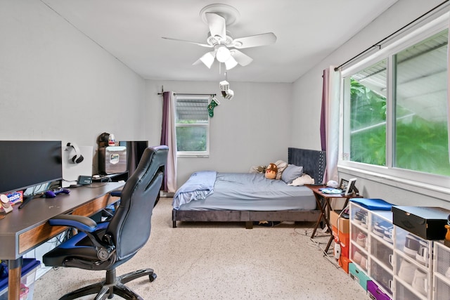 bedroom with ceiling fan