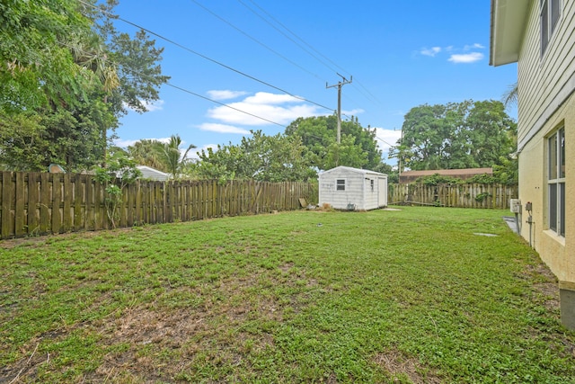 view of yard featuring a storage shed