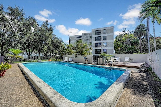 view of swimming pool