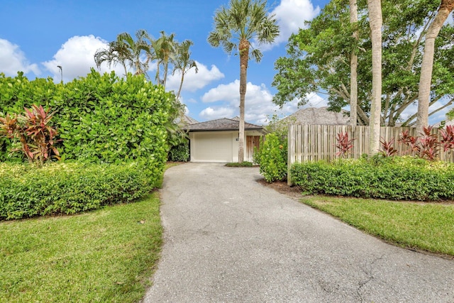 view of front of house featuring a front lawn and a garage