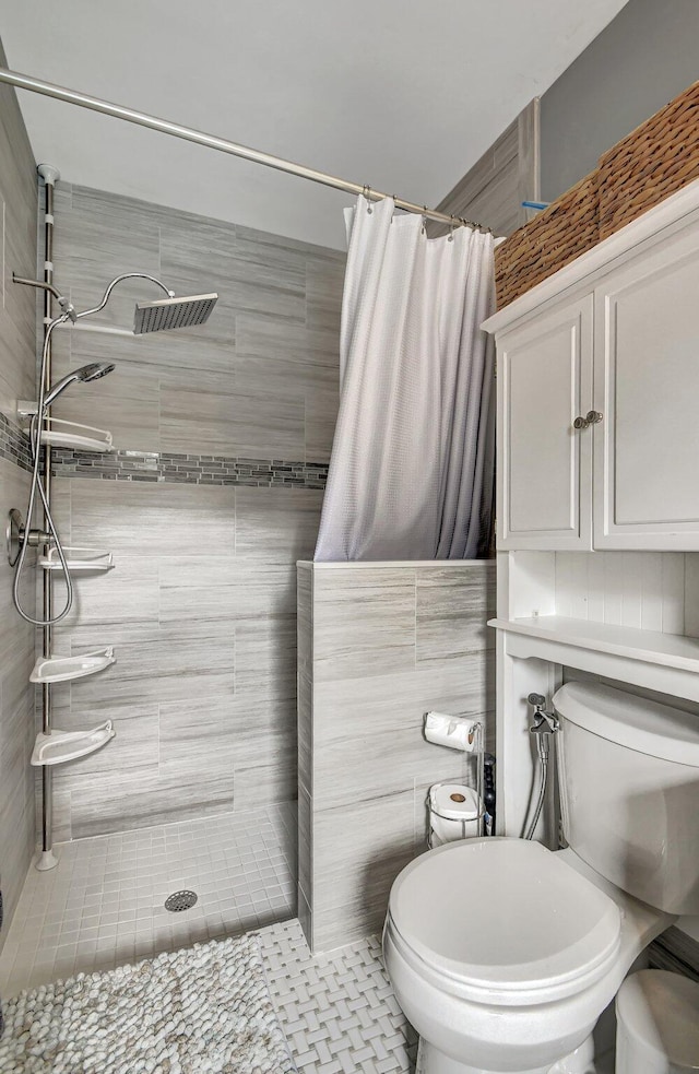 bathroom featuring a shower with curtain, toilet, and tile walls