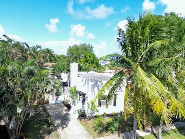 view of front facade with stucco siding