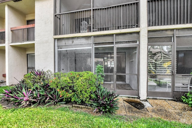 entrance to property featuring a balcony