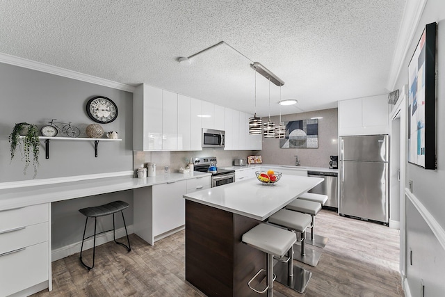 kitchen with a breakfast bar, stainless steel appliances, light wood-type flooring, and modern cabinets