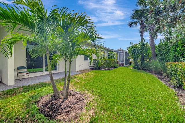 view of yard with a patio