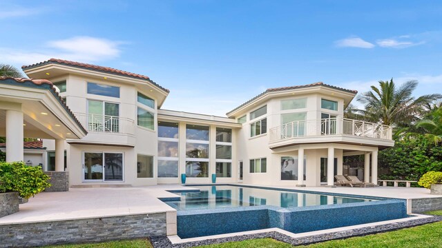 birds eye view of property featuring a view of the beach and a water view