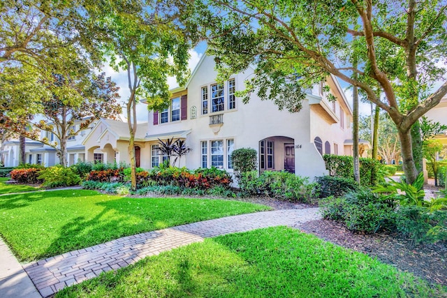 view of front of home featuring a front yard