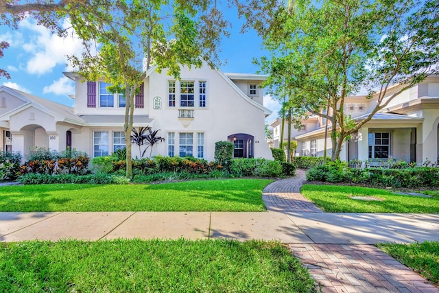 view of front of home featuring a front yard