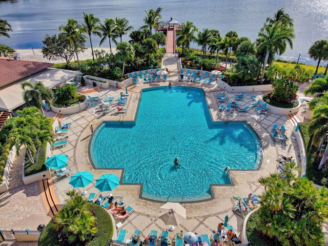 view of swimming pool