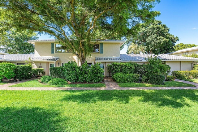 view of front of home with a front lawn