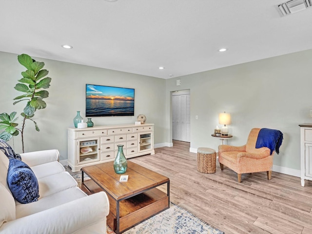 1015 Ingraham Ave Unit 6, Delray Beach, FL 33483 - living room featuring light wood finished floors, baseboards, visible vents, and recessed lighting