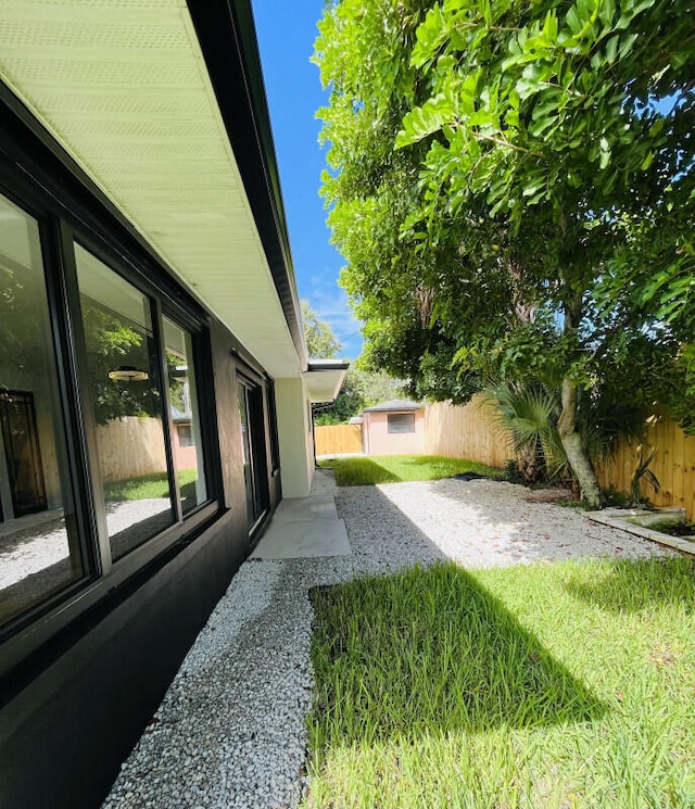 view of yard featuring a patio