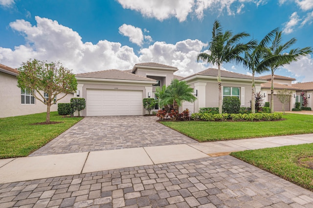 view of front of home featuring a front yard and a garage