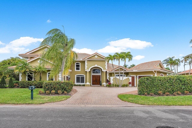 view of front of home featuring a front lawn and a garage