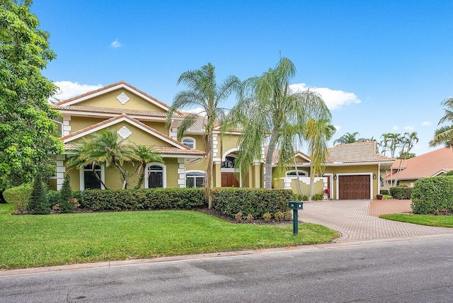 view of front of house featuring a front yard and a garage