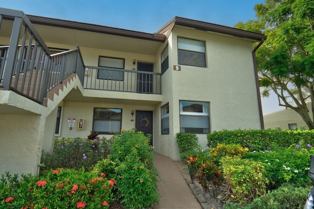 exterior space featuring a balcony