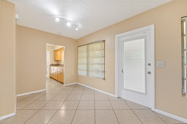 entryway featuring sink and light tile patterned floors