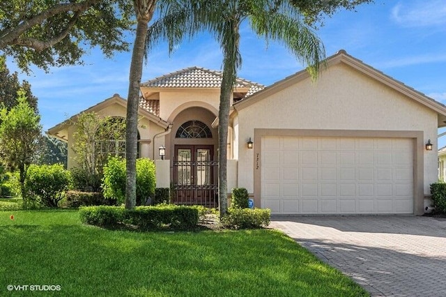 view of front of property featuring a front yard and a garage