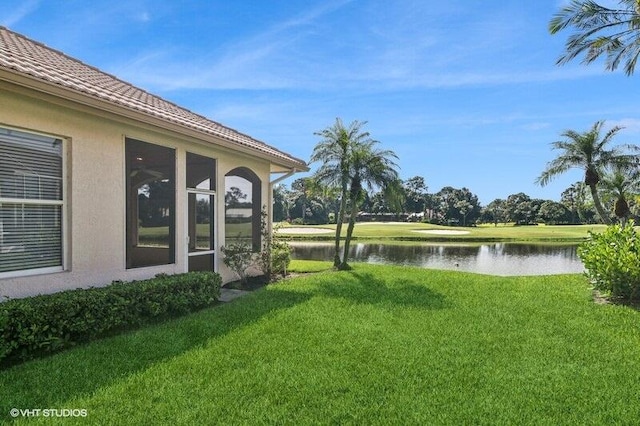 view of yard featuring a water view