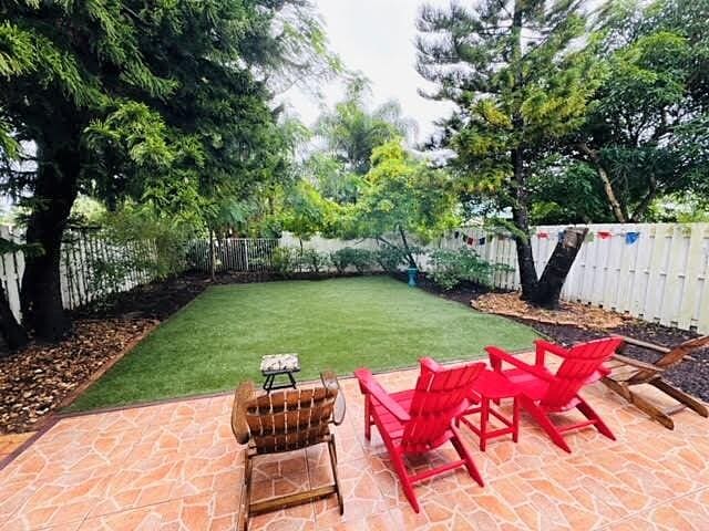 view of yard with a patio area