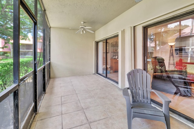 sunroom with ceiling fan