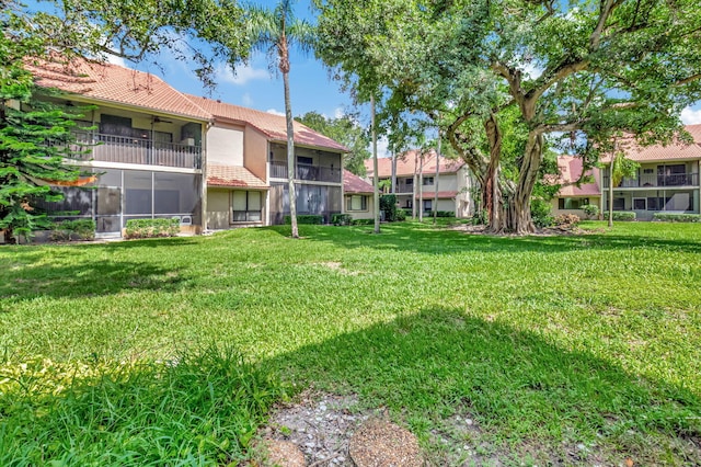 view of yard featuring a balcony