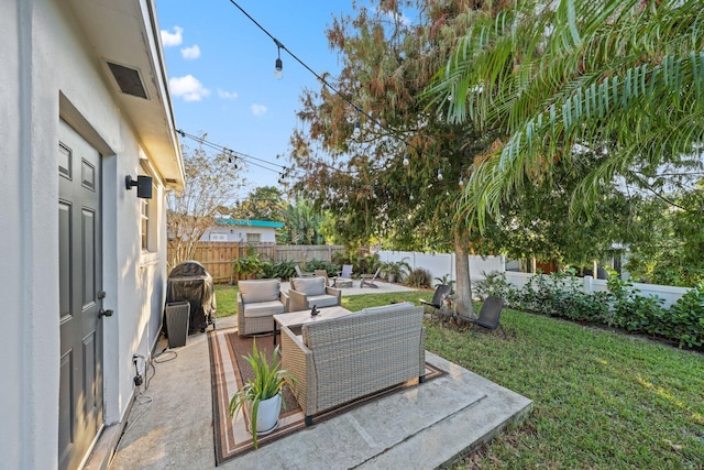 view of yard featuring an outdoor hangout area and a patio