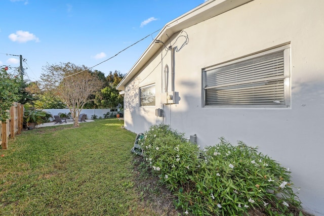 view of side of property featuring a yard