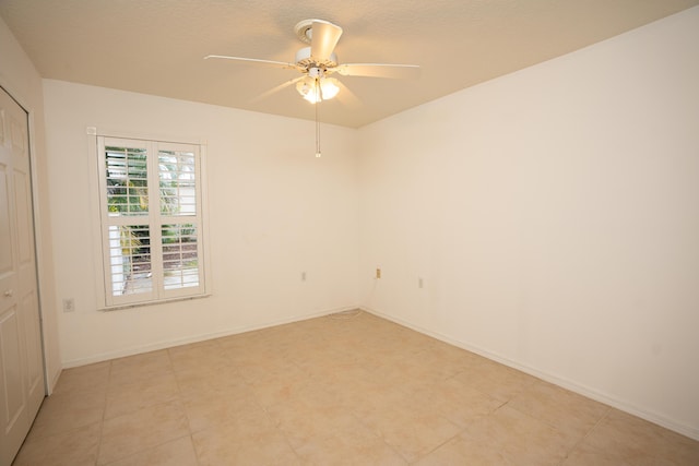 empty room with ceiling fan