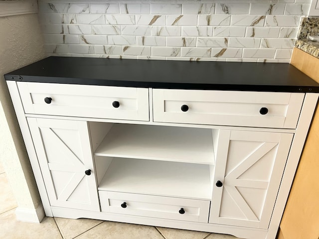 interior details featuring tasteful backsplash