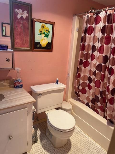 full bathroom featuring toilet, shower / bath combo, vanity, and tile patterned flooring