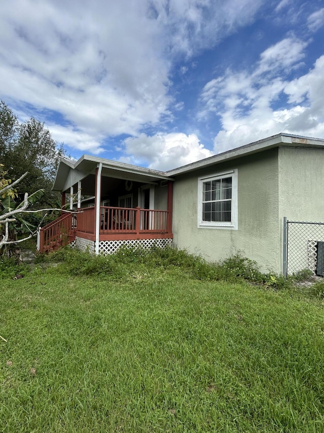 rear view of house featuring a lawn