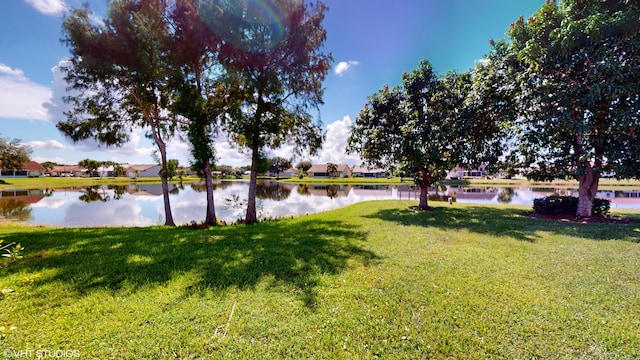 view of yard featuring a water view